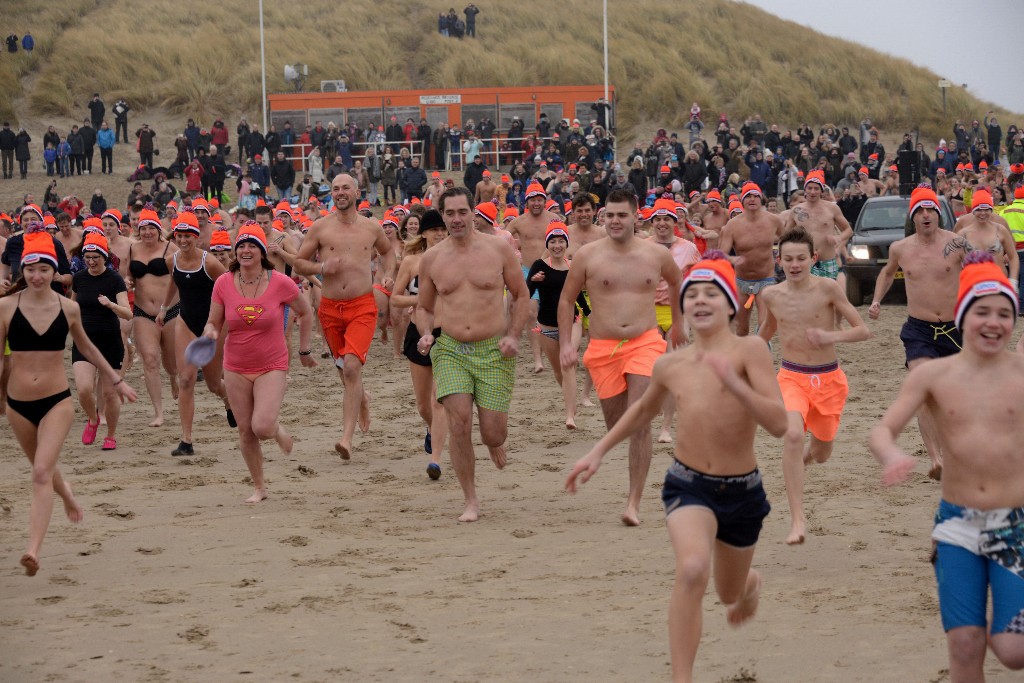 ../Images/Nieuwjaarsduik Nederzandt 2017 033.jpg